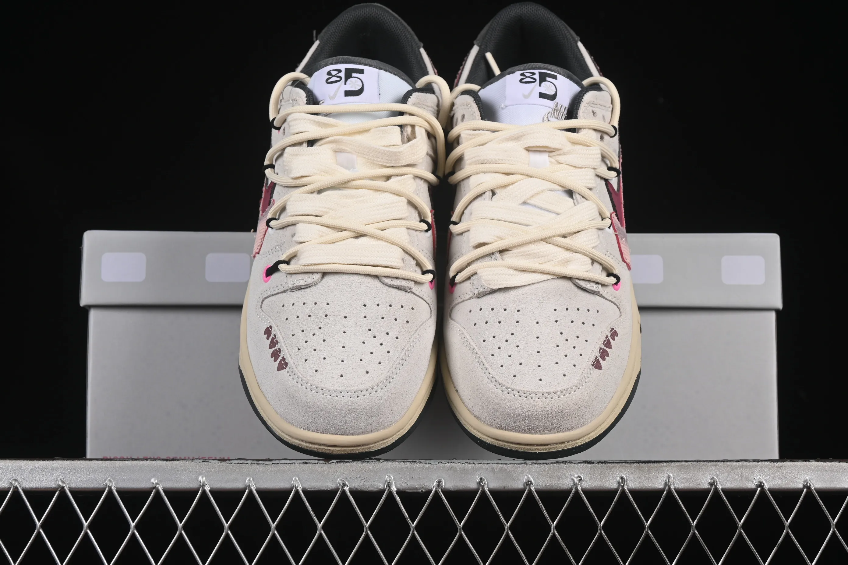 All Categories Nk SB Dunk Series Nk SB Dunk Low Low-top sneakers Nike Dunk Low Panda Prank Film Love Letter Rice Noodle Love Language Low-top casual sneakers HV1800-101